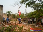 Đoàn xã Cẩm Quang ra quân giúp đỡ các hộ gia đình chỉnh trang vườn hộ xây dựng khu dân cư kiểu mẫu