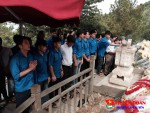 Cán bộ đoàn xã Cẩm Thăng tổ chức viếng mộ Đại tướng Võ Nguyên Giáp.