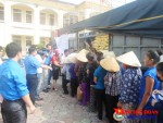 Huyện đoàn Cẩm Xuyên phối hợp trao tặng hơn 1.100 suất quà hỗ trợ nhân dân bị thiệt hại do mưa lũ