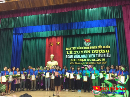 Tổ chức thành công Lễ tuyên dương đoàn viên - giáo viên tiêu biểu giai đoạn 2013 - 2016