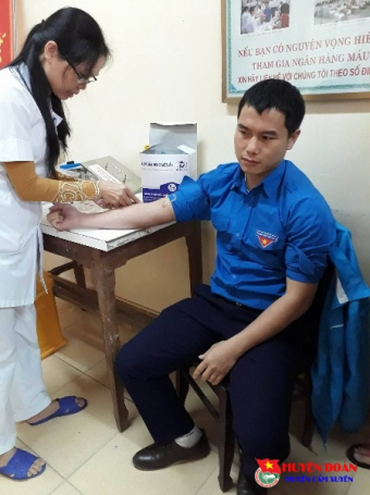 Thành viên CLB Ngân hàng máu sống Cẩm Xuyên trực tiếp hiến 03 đơn vị máu cấp cứu bệnh nhân nguy kịch