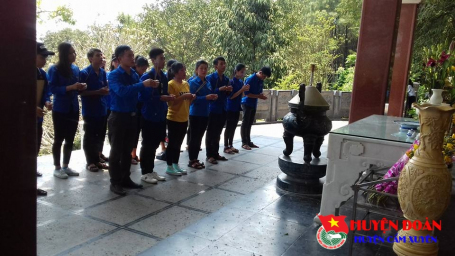 Đoàn trường THPT Nguyễn Đình Liễn với hoạt động Hành hương về Nguồn năm 2017