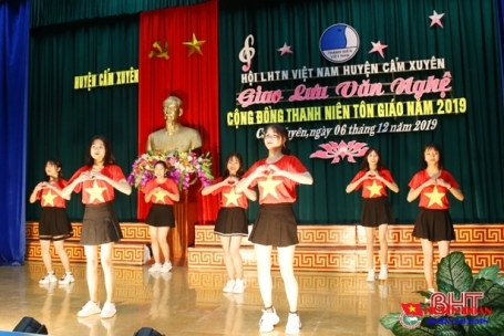 Hội LHTN Việt Nam huyện Cẩm Xuyên tổ chức thành công đêm "Giao lưu tiếng hát trong cộng đồng thanh niên tôn giáo" năm 2019"