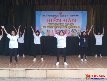 Trường THPT Cẩm Bình tổ chức Diễn đàn "Xây dựng tình bạn đẹp, nói không với bạo lực học đường"