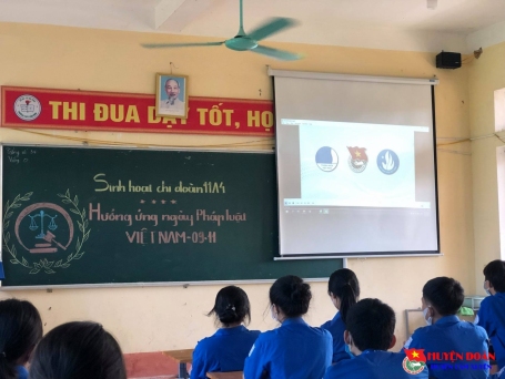 Tổ chức tuyên truyền An toàn giao thông – Tệ nạn học đường và ứng phó các tình huống nguy hiểm hưởng ứng ngày pháp luật Việt Nam 9/11