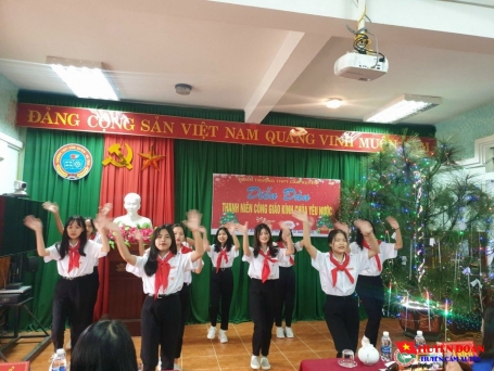Đoàn trường THPT Cẩm Xuyên tổ chức Diễn đàn "Thanh niên công giáo kính chúa yêu nước"" nhân dịp Giáng sinh 2021