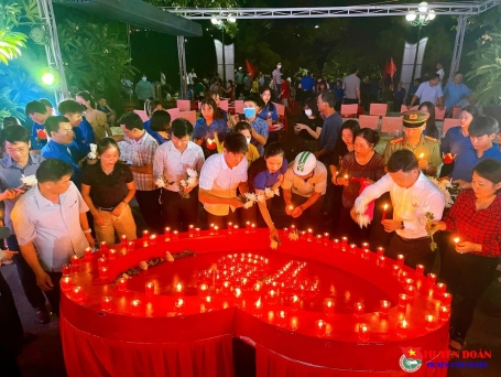 Tuổi trẻ Cẩm Xuyên tổ chức lễ thắp nến tri ân các anh hùng liệt sỹ