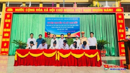 Trường THPT Nguyễn Đình Liễn: Tuyên truyền, phổ biến, ký cam kết thực hiện các quy định của Pháp luật và nội quy Nhà trường