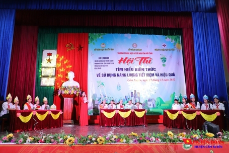 Trường THCS Nguyễn Hữu Thái tổ chức thành công chương trình ngoại khóa "Tìm hiểu kiến thức về sử dụng năng lượng tiết kiệm và hiệu quả"