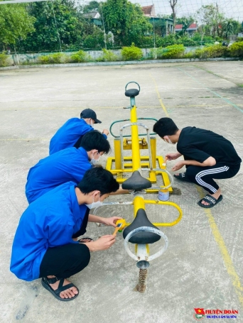 Tổ chức sửa chữa khu vui chơi cho trẻ em tại Thị trấn Thiên Cầm