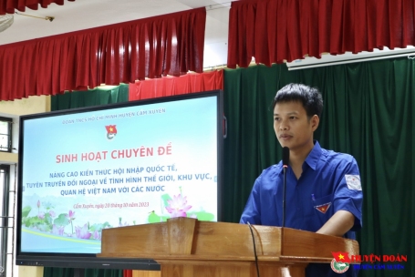 Huyện đoàn Cẩm Xuyên tổ chức sinh hoạt chuyên đề "Nâng cao kiến thức hội nhập quốc tế, tuyên truyền đối ngoại về tình hình thế giới, khu vực, quan hệ Việt Nam với các nước quốc tế" tại trường THPT  Cẩm Bình