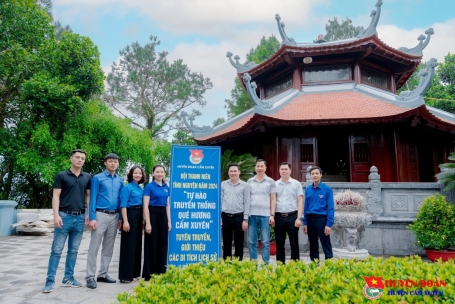 Thành lập đội thanh niên tình nguyện "Tự hào truyền thống quê hương Cẩm Xuyên" tuyên truyền, giới thiệu các di tích lịch sử văn hóa