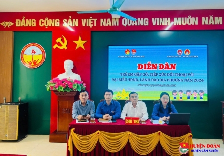 DIỄN ĐÀN TRẺ EM GẶP GỠ, ĐỐI THOẠI VỚI ĐẠI BIỂU HĐND, LÃNH ĐẠO CÁC PHÒNG, BAN NGÀNH, ĐOÀN THỂ HUYỆN  - TẶNG HOA ĐẠI BIỂU THAM DỰ TUYÊN DƯƠNG TỔNG PHỤ TRÁCH ĐỘI TIÊU BIỂU TOÀN QUỐC NĂM 2024