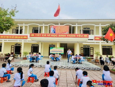 LIÊN ĐỘI TRƯỜNG TIỂU HỌC THỊ TRẤN THIÊN CẦM TỔ CHỨC TUYÊN TRUYỀN LUẬT TRẺ EM, LẤY Ý KIẾN TRẺ EM VÀO CÁC VẤN ĐỀ LIÊN QUAN ĐẾN TRẺ EM