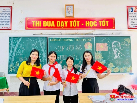 DUY TRÌ MÔ HÌNH HOẠT ĐỘNG "LỚP EM TREO ẢNH BÁC HỒ VÀ BẢN ĐỒ VIỆT NAM" NĂM HỌC 2024 - 2025