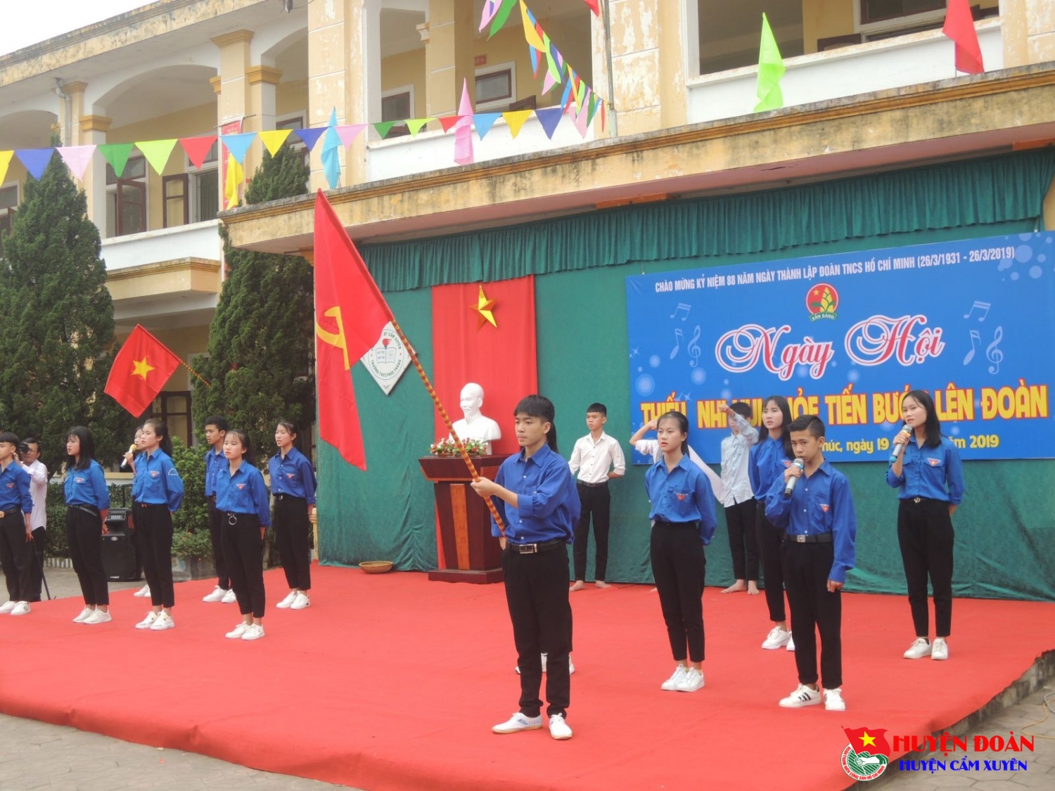 màn truyền thống của THCS Phúc Thăng