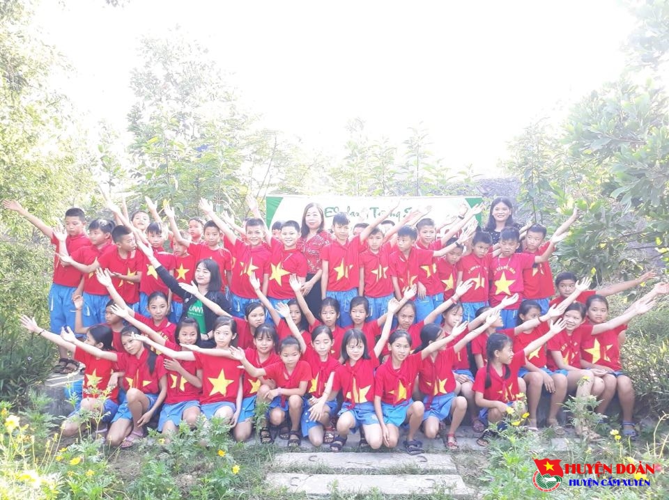 Trường THCS Phan Đình Giót tổ chức chương trình "Theo dòng lịch sử" cho các em học sinh