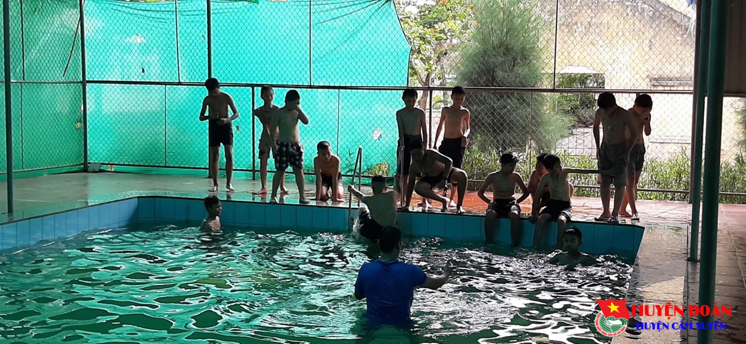 Khai giảng lớp dạy bơi, học bơi hè năm 2019